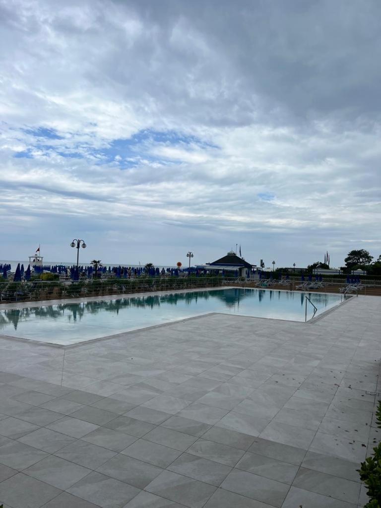 Residence Penelope - Walterigato Apartments Solo Per Famiglie Лидо-ди-Езоло Экстерьер фото